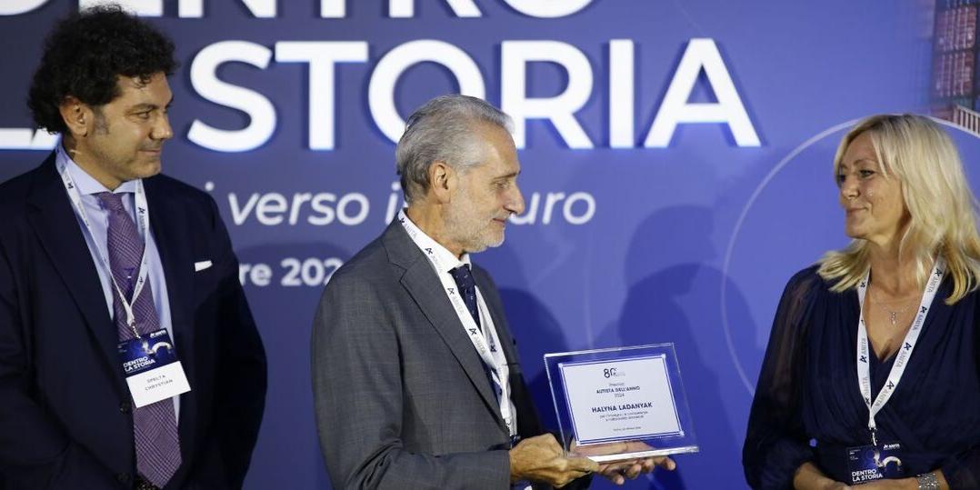 HALYNA LADANIAK DI LOGISTICA MEDITERRANEA E' LA PRIMA DONNA A VINCERE IL PREMIO "AUTISTA DELL'ANNO"